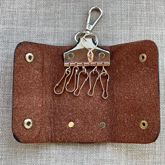 Key chain Bag Cream Faux Leather Vegan 6 Key Holder Key Chian Bag detach to belt - Picture 8 of 12